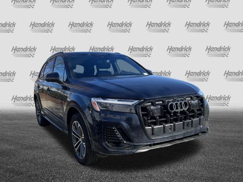 Certified 2025 Audi Q7 2.0T Premium w/ Convenience Plus Package image 2