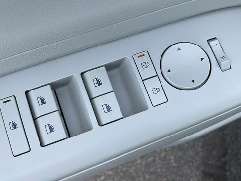 Used 2025 Hyundai Kona SEL image 12