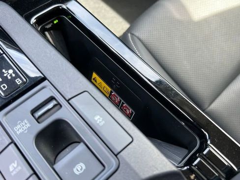 Used 2023 Toyota Prius XLE FWD image 33