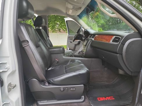 Used 2014 GMC Sierra 2500 SLT w/ Suspension Package, Off-Road image 38