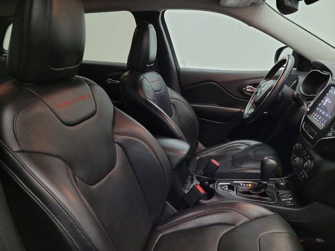 Used 2019 Jeep Cherokee Trailhawk image 21