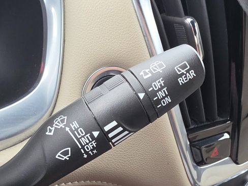 Used 2022 Chevrolet Traverse LS AWD/4WD image 38