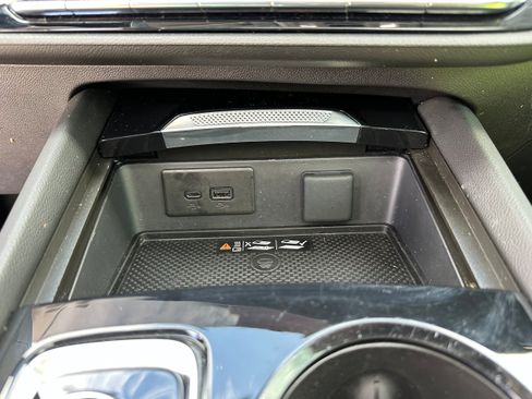 Used 2024 Buick Envision Avenir AWD/4WD image 29