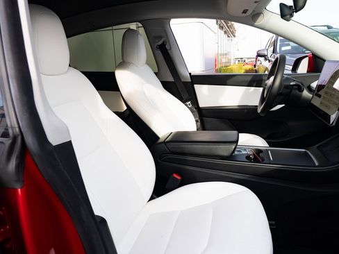 Used 2021 Tesla Model Y Long Range image 21