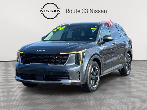 Used 2024 Kia Sorento S image 2