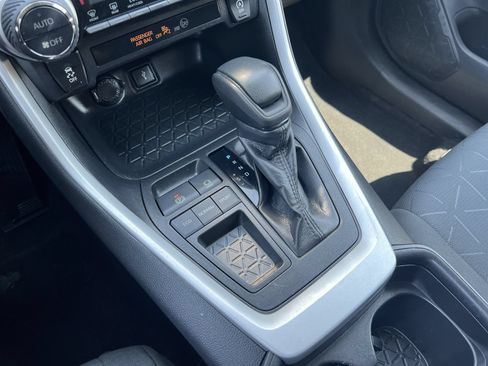 Used 2021 Toyota RAV4 XLE FWD image 8