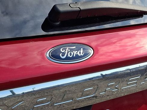 Used 2020 Ford Explorer XLT w/ Equipment Group 202A AWD/4WD image 10