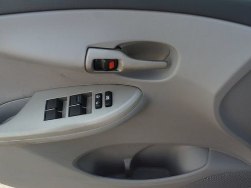 Used 2011 Toyota Corolla LE FWD image 18
