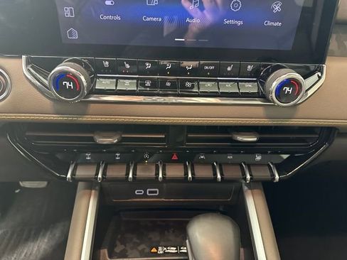 Used 2025 Chevrolet Colorado ZR2 w/ Technology Package image 23