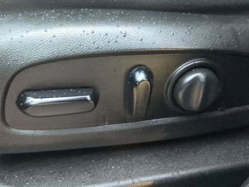 Used 2019 Chevrolet Equinox LT image 16