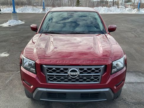Used 2024 Nissan Frontier SV image 2