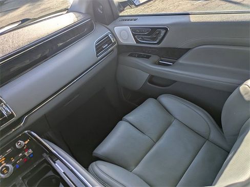 Used 2021 Lincoln Navigator Reserve image 19