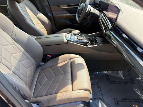 Used 2024 BMW 530i w/ Premium Package RWD image 27
