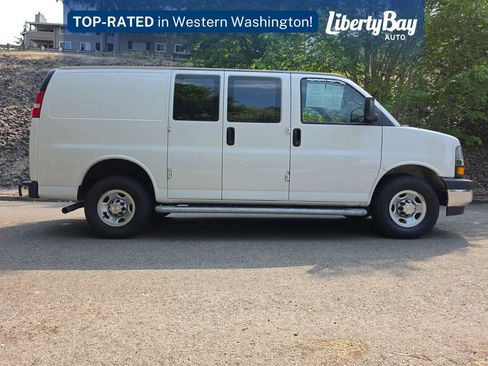 Used 2024 Chevrolet Express 2500 w/ Driver Convenience Package RWD image 4
