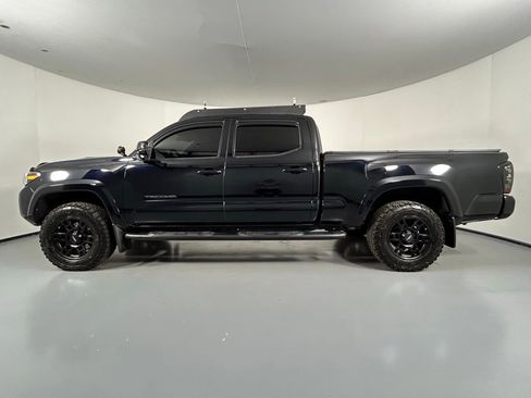 Used 2020 Toyota Tacoma TRD Sport w/ TRD Premium Sport Package AWD/4WD image 4