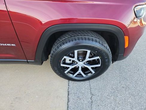 Used 2024 Jeep Grand Cherokee Limited image 10
