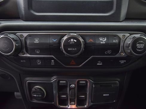 Used 2023 Jeep Wrangler Unlimited Sport image 33