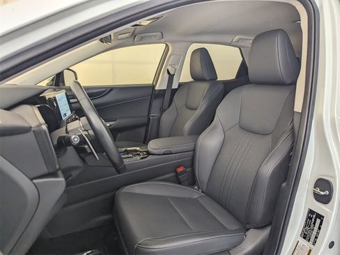 Used 2025 Lexus NX 250 FWD image 5