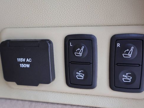 Used 2011 Mercedes-Benz GL 550 4MATIC image 12