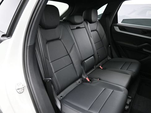 Certified 2026 Porsche Cayenne E-Hybrid AWD/4WD image 27