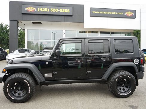 Used 2008 Jeep Wrangler Unlimited Rubicon w/ Dual Top Group AWD/4WD image 2
