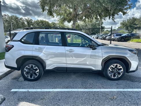 Used 2025 Subaru Forester AWD/4WD image 10