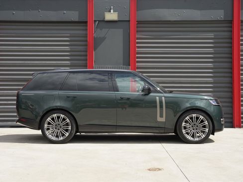 Used 2025 Land Rover Range Rover Long Wheelbase SE image 6