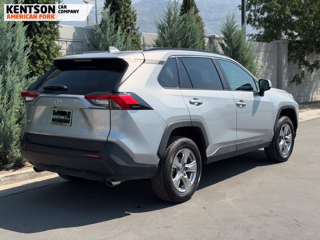 Used 2025 Toyota RAV4 XLE AWD/4WD image 8