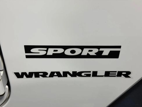 Used 2017 Jeep Wrangler Sport w/ Quick Order Package 24S AWD/4WD image 11