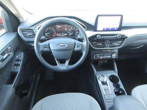 Used 2020 Ford Escape SE image 16