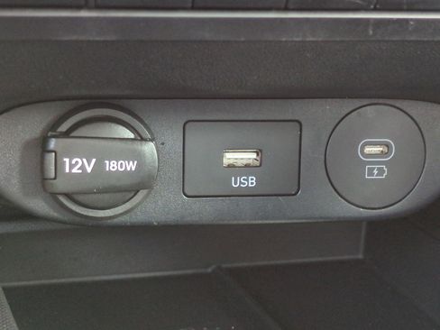 Certified 2025 Hyundai Elantra SEL FWD image 17