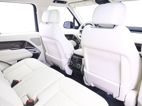 Used 2024 Land Rover Range Rover SE AWD/4WD image 17