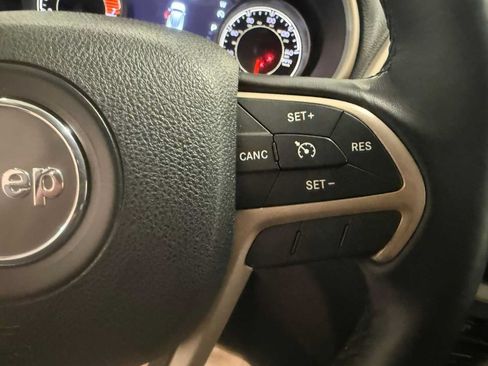 Used 2017 Jeep Cherokee Limited AWD/4WD image 28