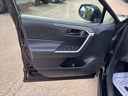 Used 2025 Toyota RAV4 LE AWD/4WD image 7
