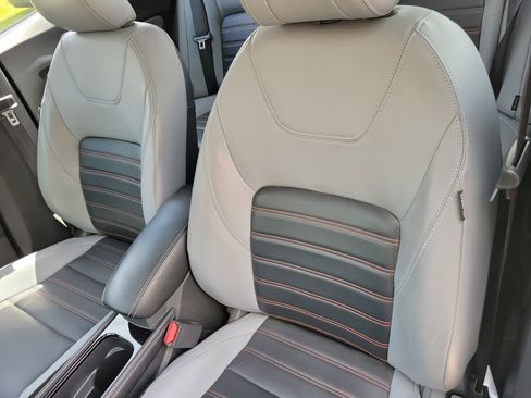 Used 2023 Nissan Kicks SR w/ SR Premium Package image 6