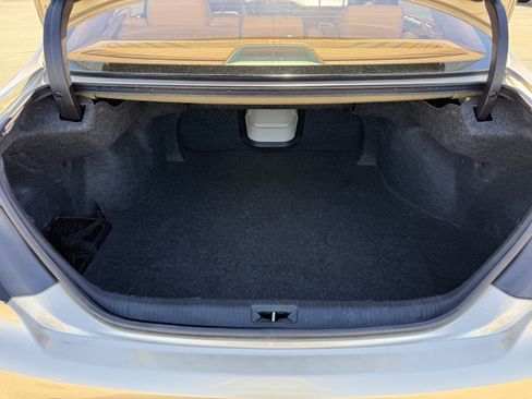 Used 2011 Toyota Avalon Limited image 31