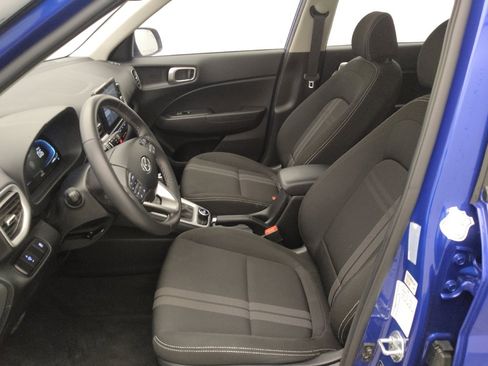 Used 2025 Hyundai Venue SEL FWD image 17