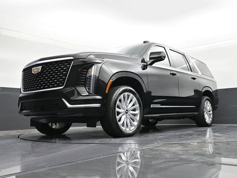 Certified 2025 Cadillac Escalade ESV Luxury RWD image 20