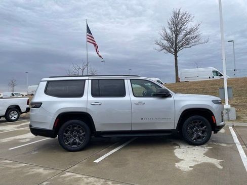 New 2026 Jeep Grand Wagoneer Limited w/ 8-Passenger Seating Package AWD/4WD image 7