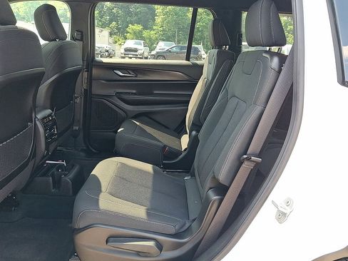 Used 2025 Jeep Grand Cherokee L Laredo AWD/4WD image 26