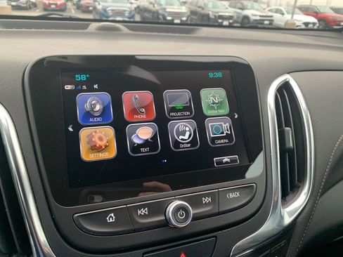 Used 2018 Chevrolet Equinox Premier image 17