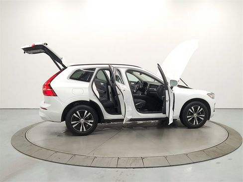 Used 2023 Volvo XC60 B5 Core image 15