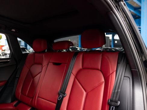 Certified 2025 Porsche Macan AWD/4WD image 30