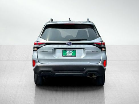 Used 2025 Subaru Forester Premium AWD/4WD image 5