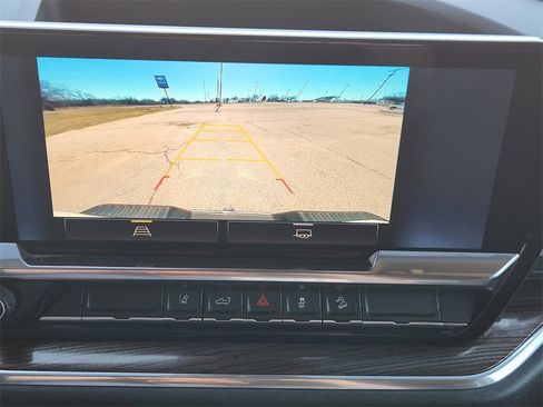 Used 2024 Chevrolet Silverado 3500 LT w/ Convenience Package image 18