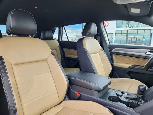 Used 2021 Volkswagen Atlas Cross Sport SE image 14