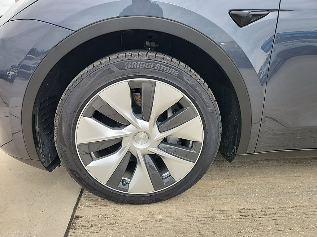 Used 2023 Tesla Model Y Long Range AWD/4WD image 7