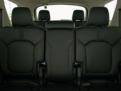 Used 2025 Honda Pilot EX-L image 17