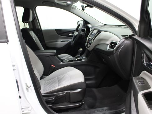Used 2021 Chevrolet Equinox LS FWD image 24