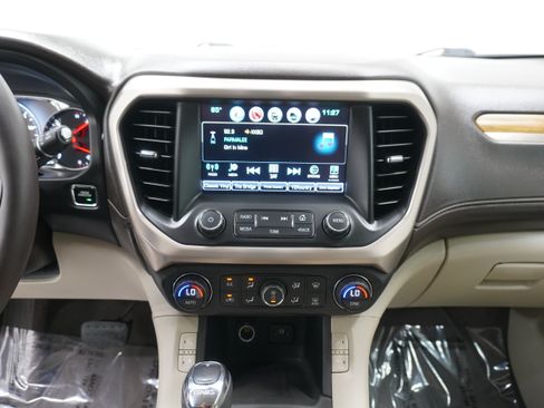 Used 2017 GMC Acadia Denali w/ Technology Package FWD image 22